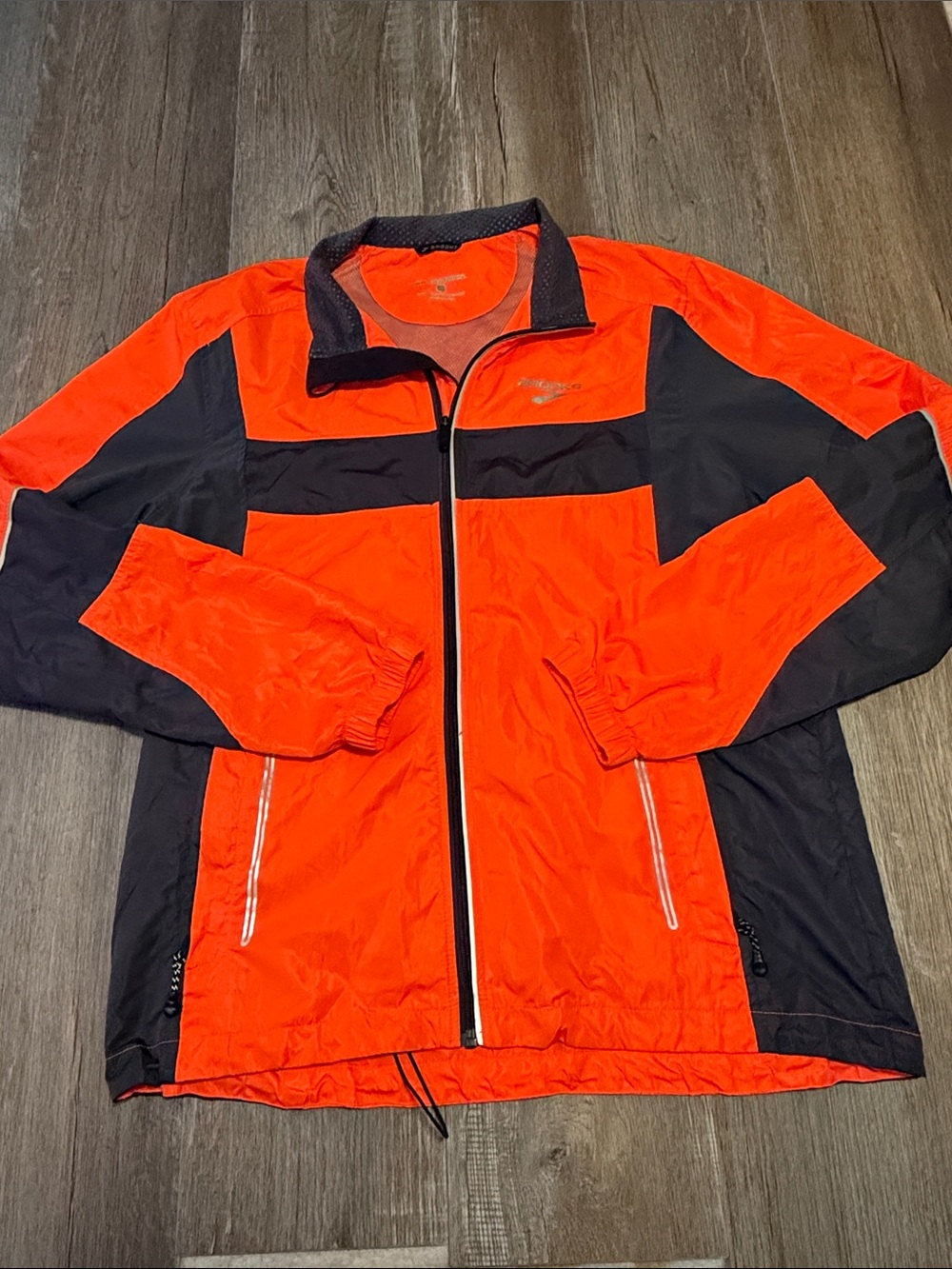 Brooks Nightlife Essential Run II jacket featuring high-visibility reflective